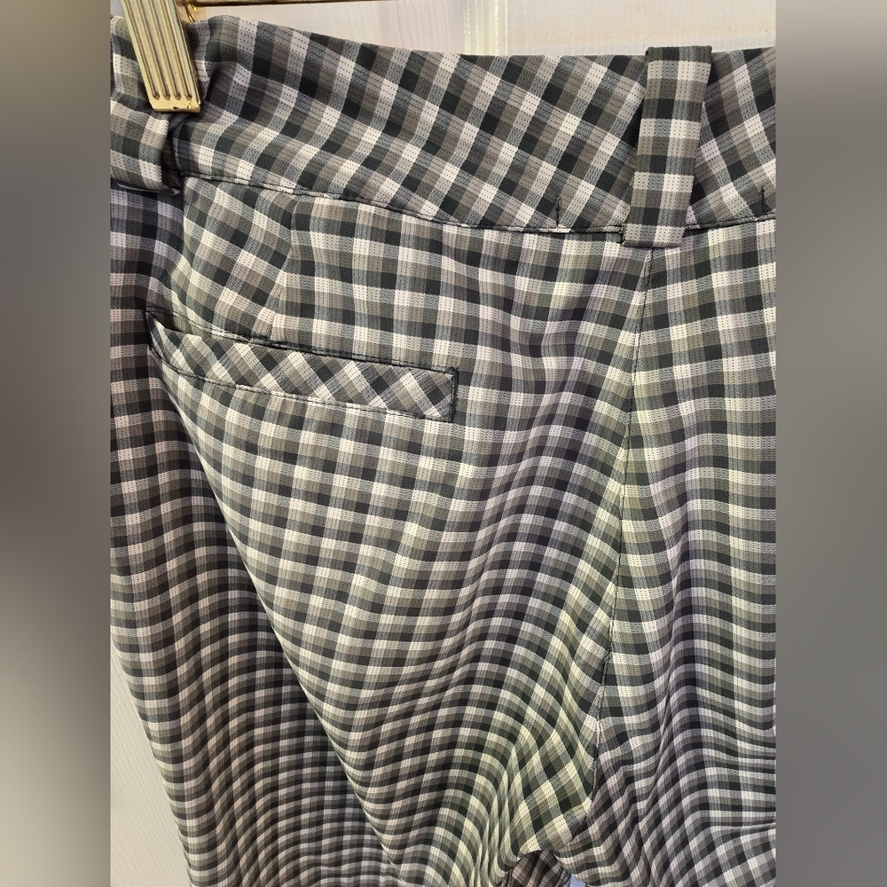 Nike Golf Dri Fit Women's Shorts Plaid Green Gray Size 12 - Picture 8 of 17
